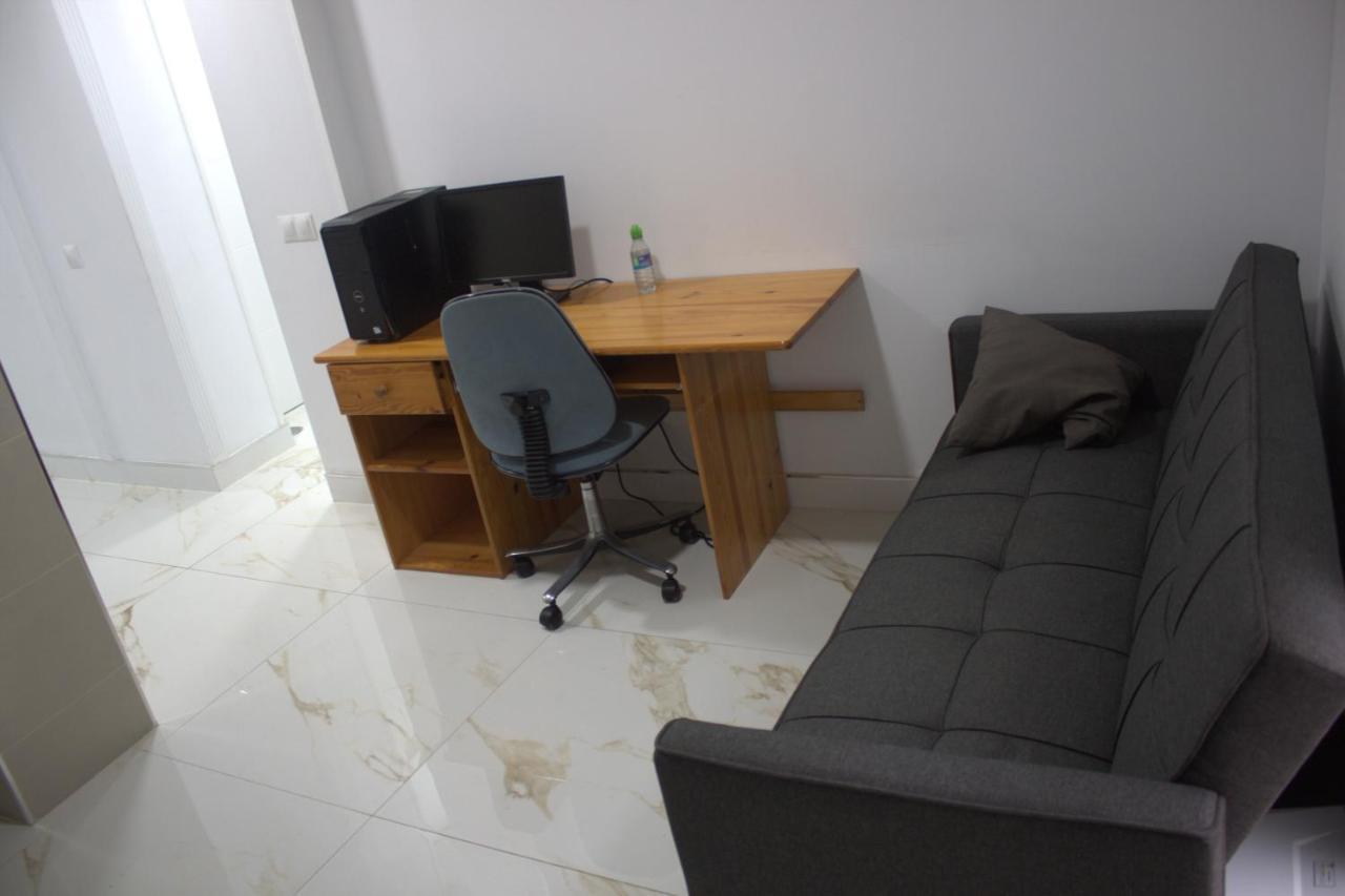 Room In Apartment - Habitacion Multiple 04 Carpetana Madrid Ngoại thất bức ảnh