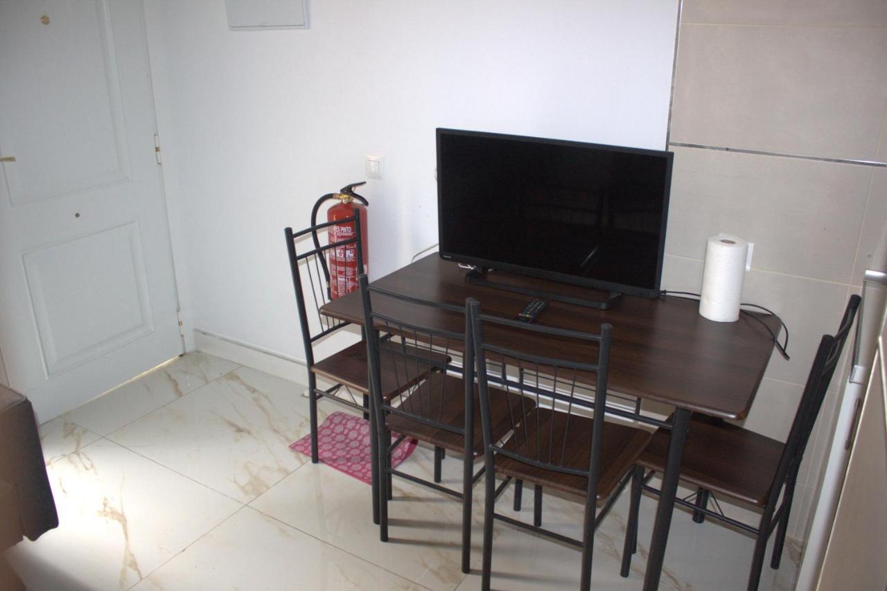 Room In Apartment - Habitacion Multiple 04 Carpetana Madrid Ngoại thất bức ảnh